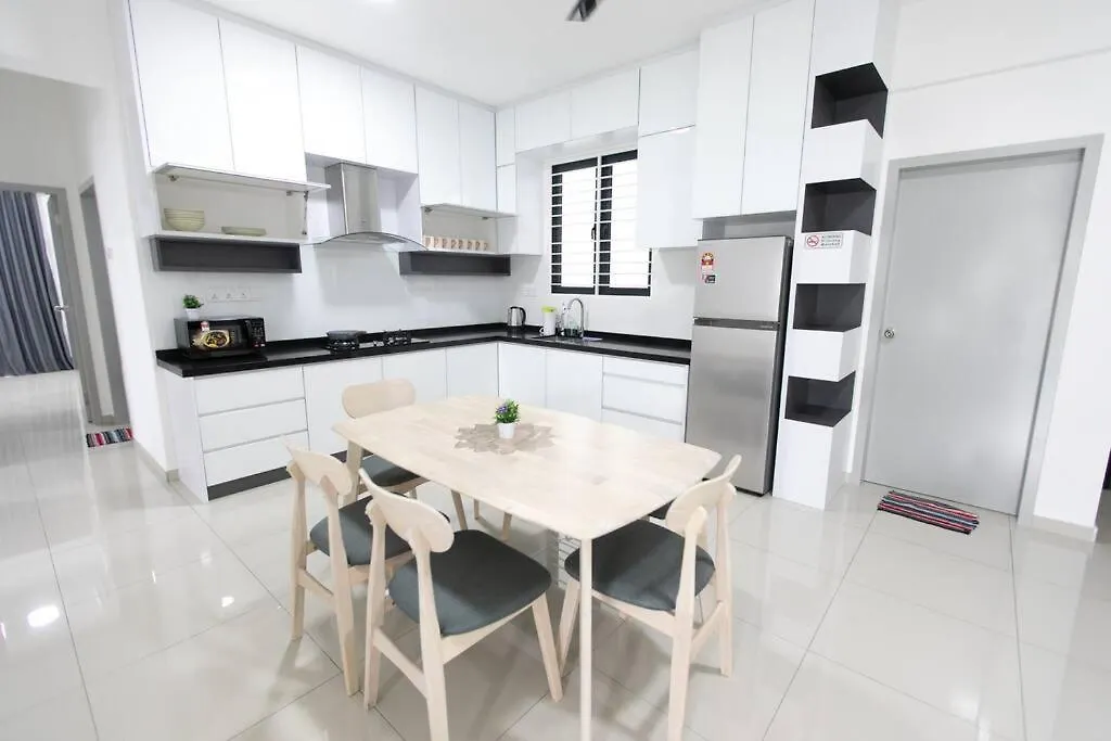 公寓 Newly Renovated 3Bedroom Vacation Home 6-8Pax 峇六拜 马来西亚